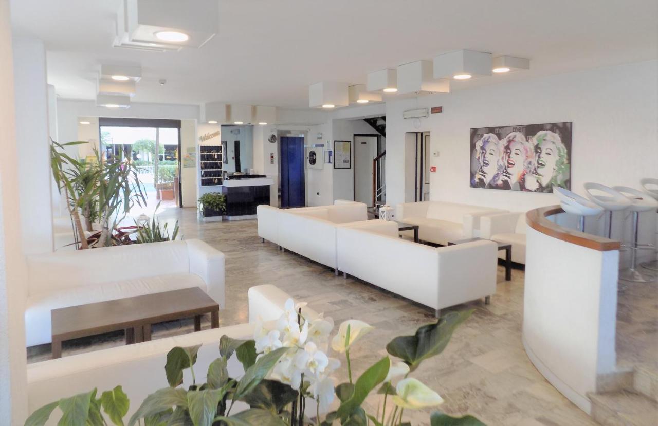 ריצ'יונה Hotel Diplomatic מראה חיצוני תמונה