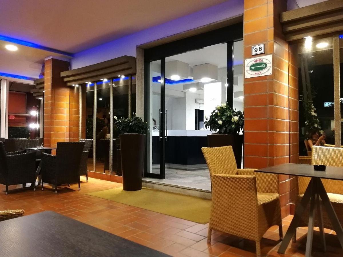 ריצ'יונה Hotel Diplomatic מראה חיצוני תמונה