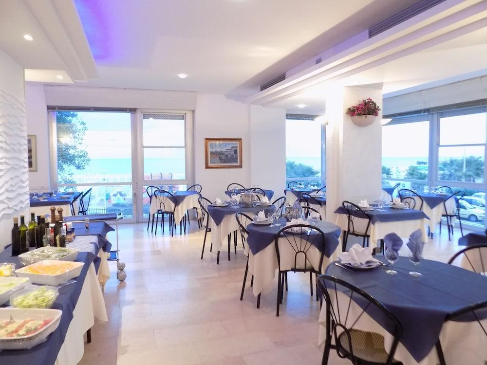ריצ'יונה Hotel Diplomatic מראה חיצוני תמונה