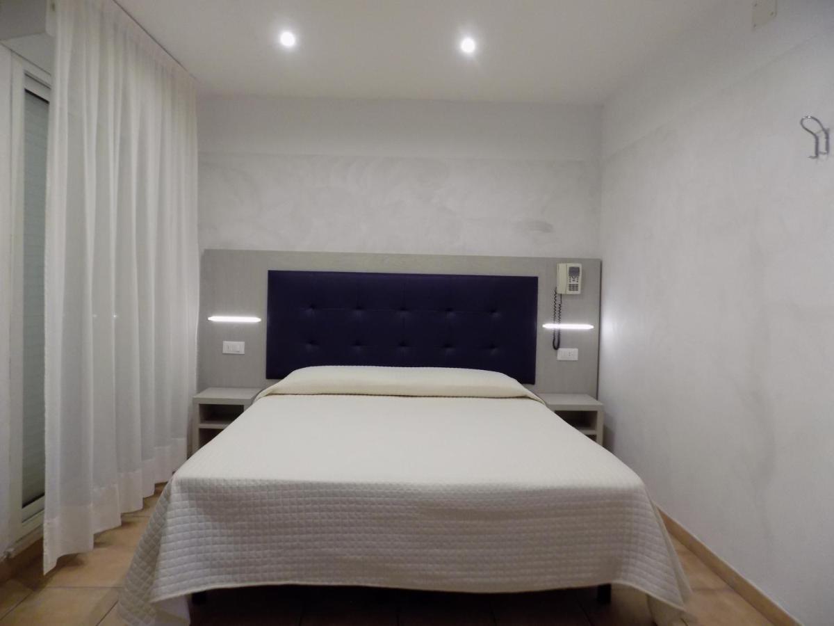 ריצ'יונה Hotel Diplomatic מראה חיצוני תמונה