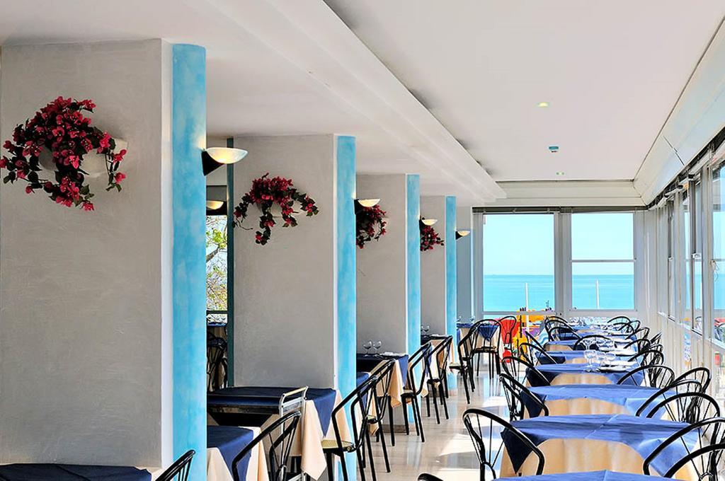 ריצ'יונה Hotel Diplomatic מראה חיצוני תמונה
