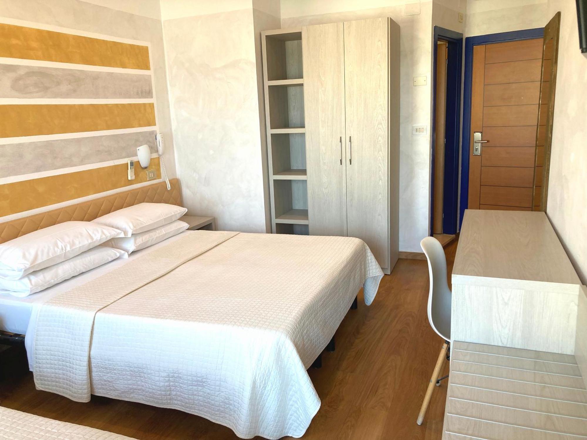 ריצ'יונה Hotel Diplomatic מראה חיצוני תמונה