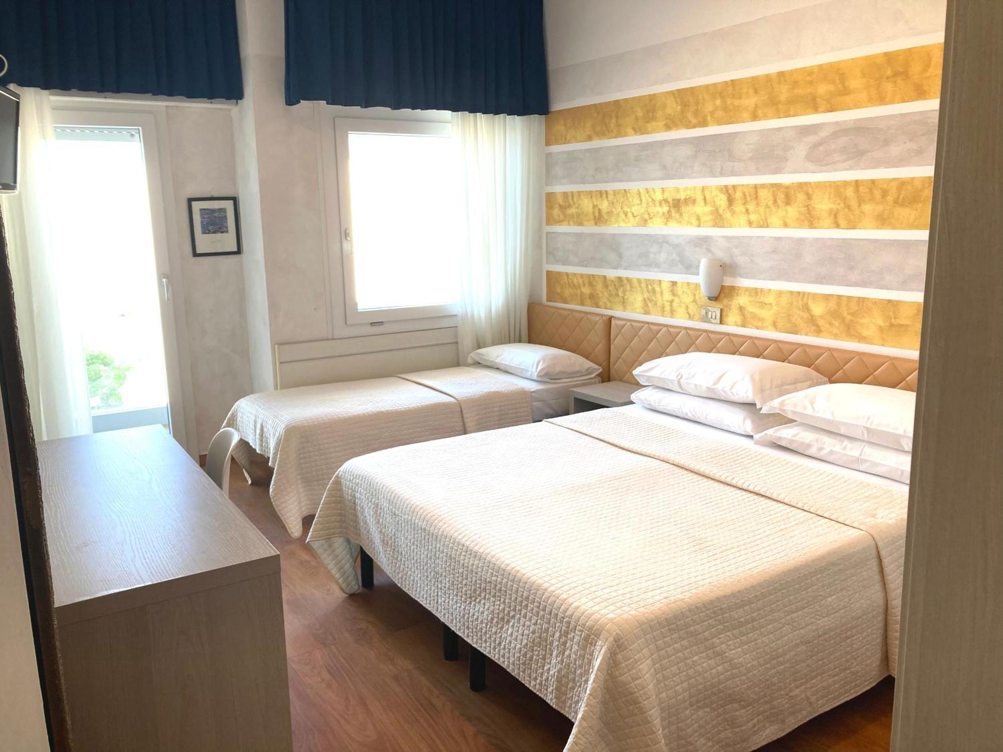 ריצ'יונה Hotel Diplomatic חדר תמונה