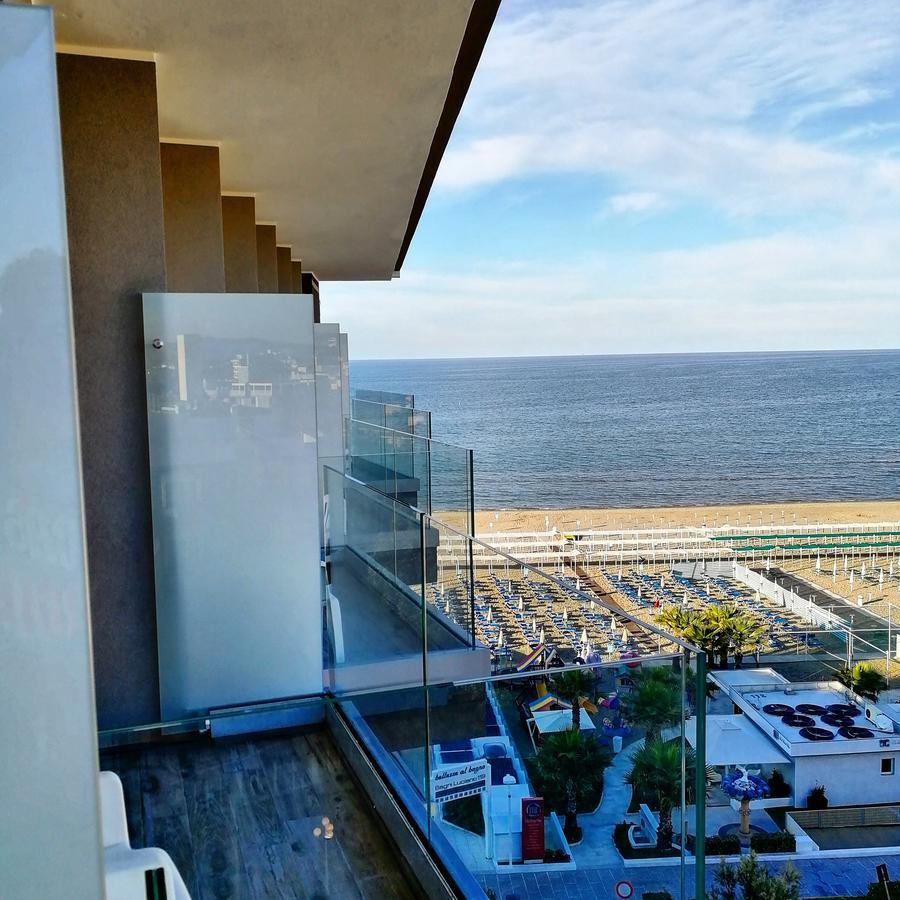 ריצ'יונה Hotel Diplomatic מראה חיצוני תמונה